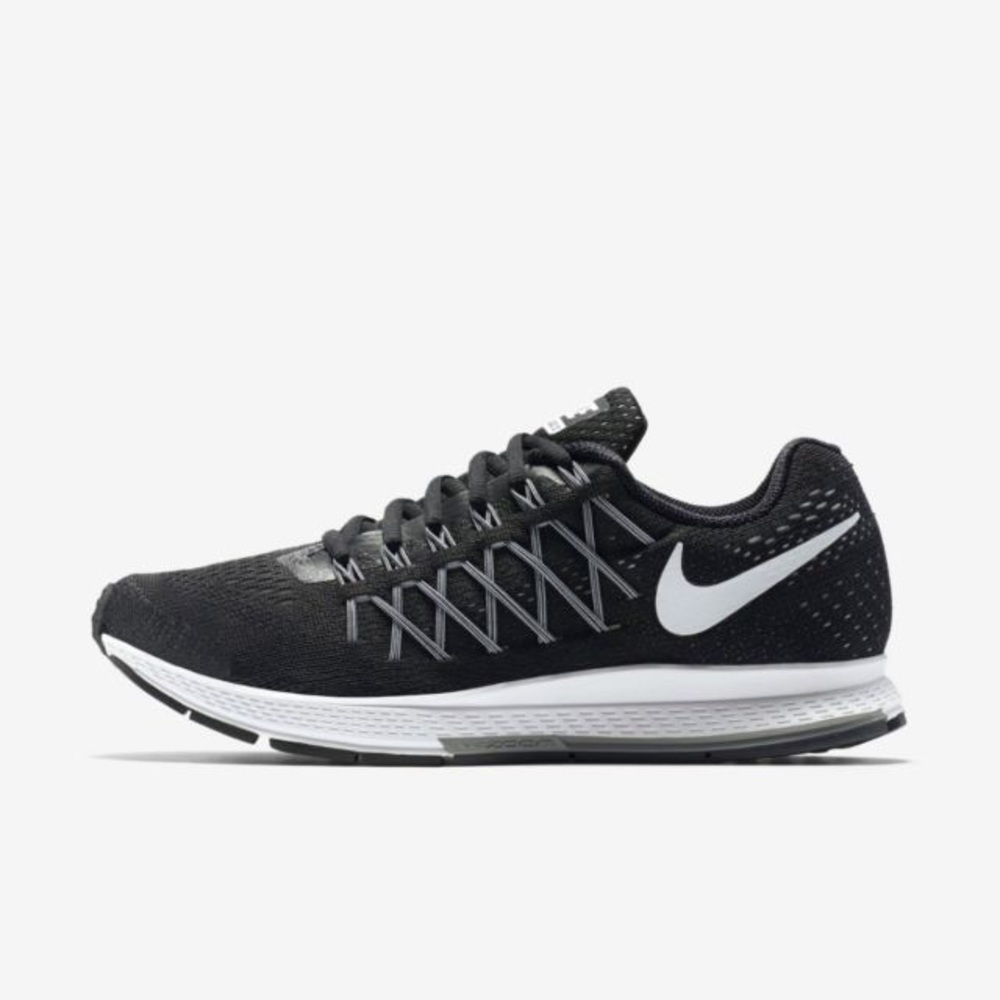 Nike Zoom Pegasus 32 black and white shoes